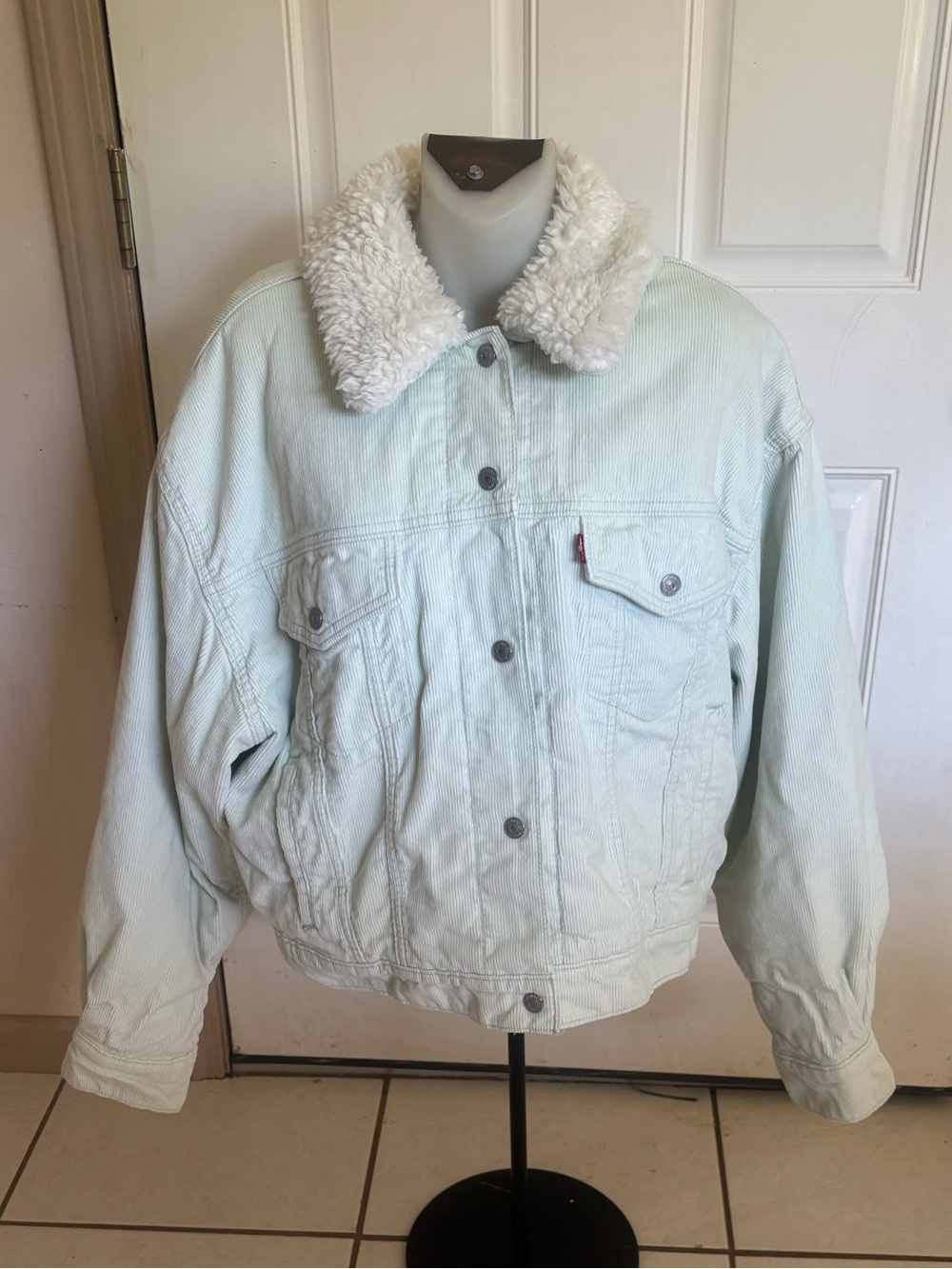 Large Levi's Meadow Mist Sherpa Baby Baggy fine-wale corduroy Trucker Jacket.